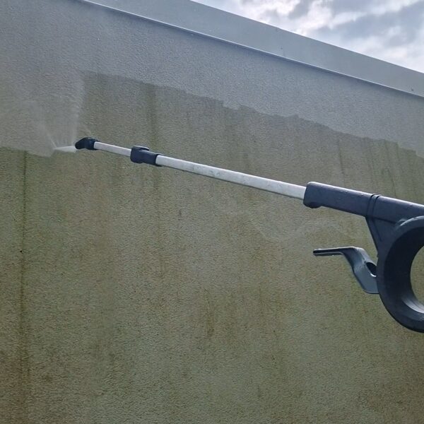 Мойка фасадов в Юрмале: Восстановление фасада с помощью чистки для продления срока службы 