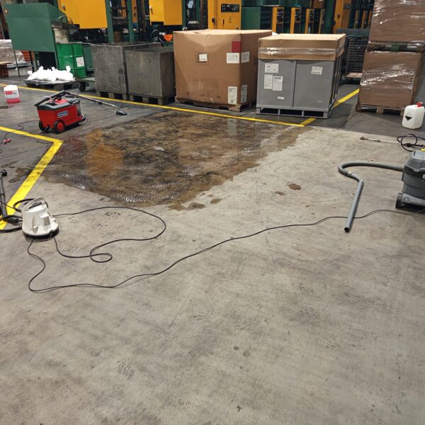 Генеральная мойка полов в Юрмале: Чистка промышленных полов на производстве в Юрмале.